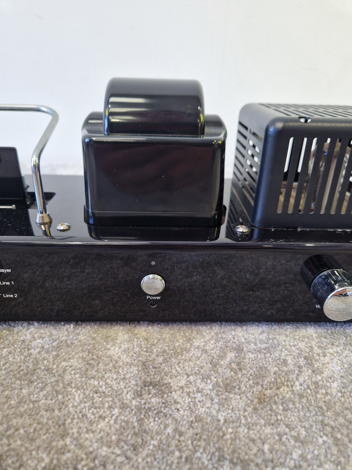 Fatman Carbon iTube Valve Amp with iPod Dock – Hybrid Tube Amplifier, Rich Analog Sound - Excellent w/ Original Box