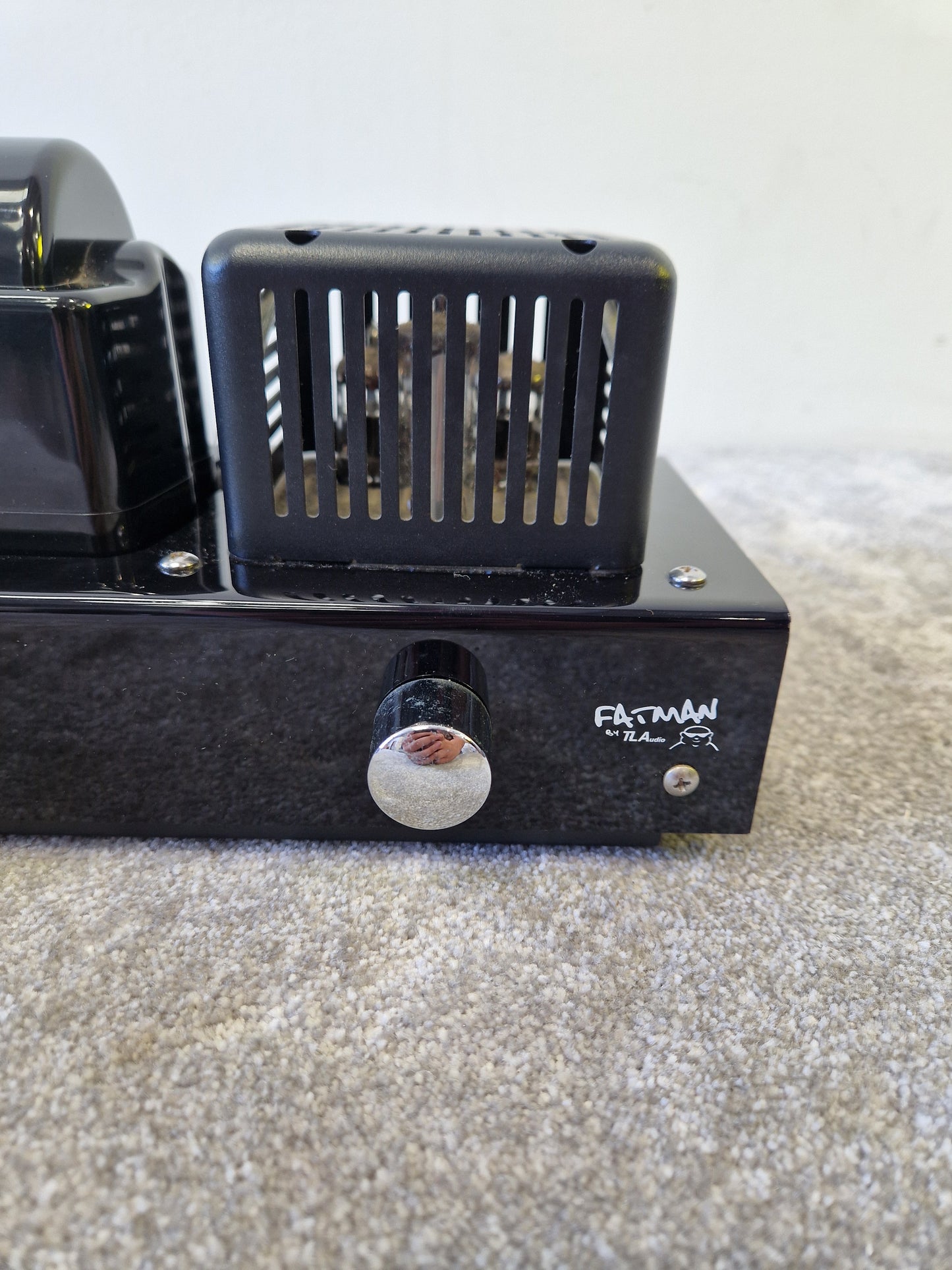 Fatman Carbon iTube Valve Amp with iPod Dock – Hybrid Tube Amplifier, Rich Analog Sound - Excellent w/ Original Box