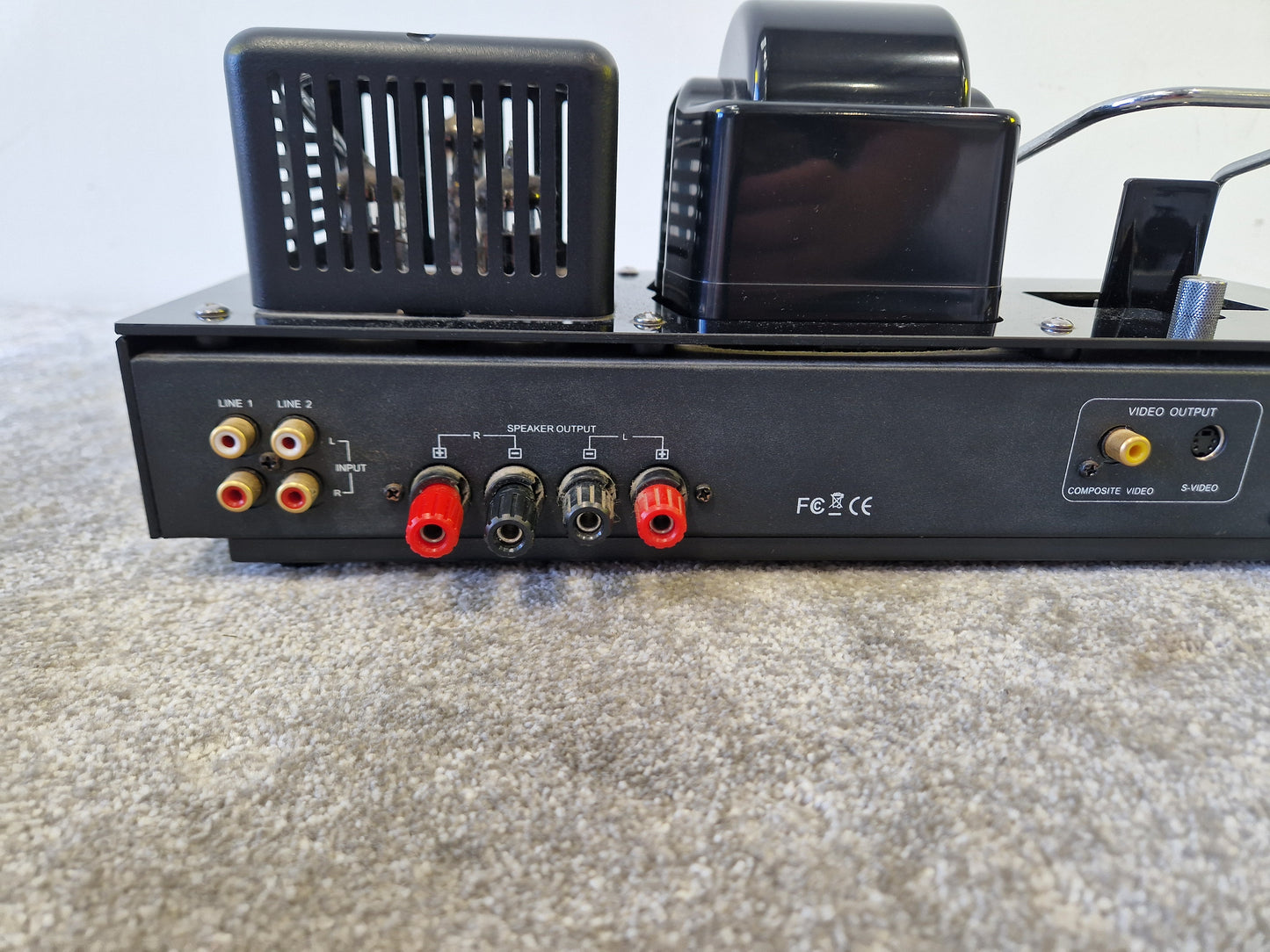 Fatman Carbon iTube Valve Amp with iPod Dock – Hybrid Tube Amplifier, Rich Analog Sound - Excellent w/ Original Box