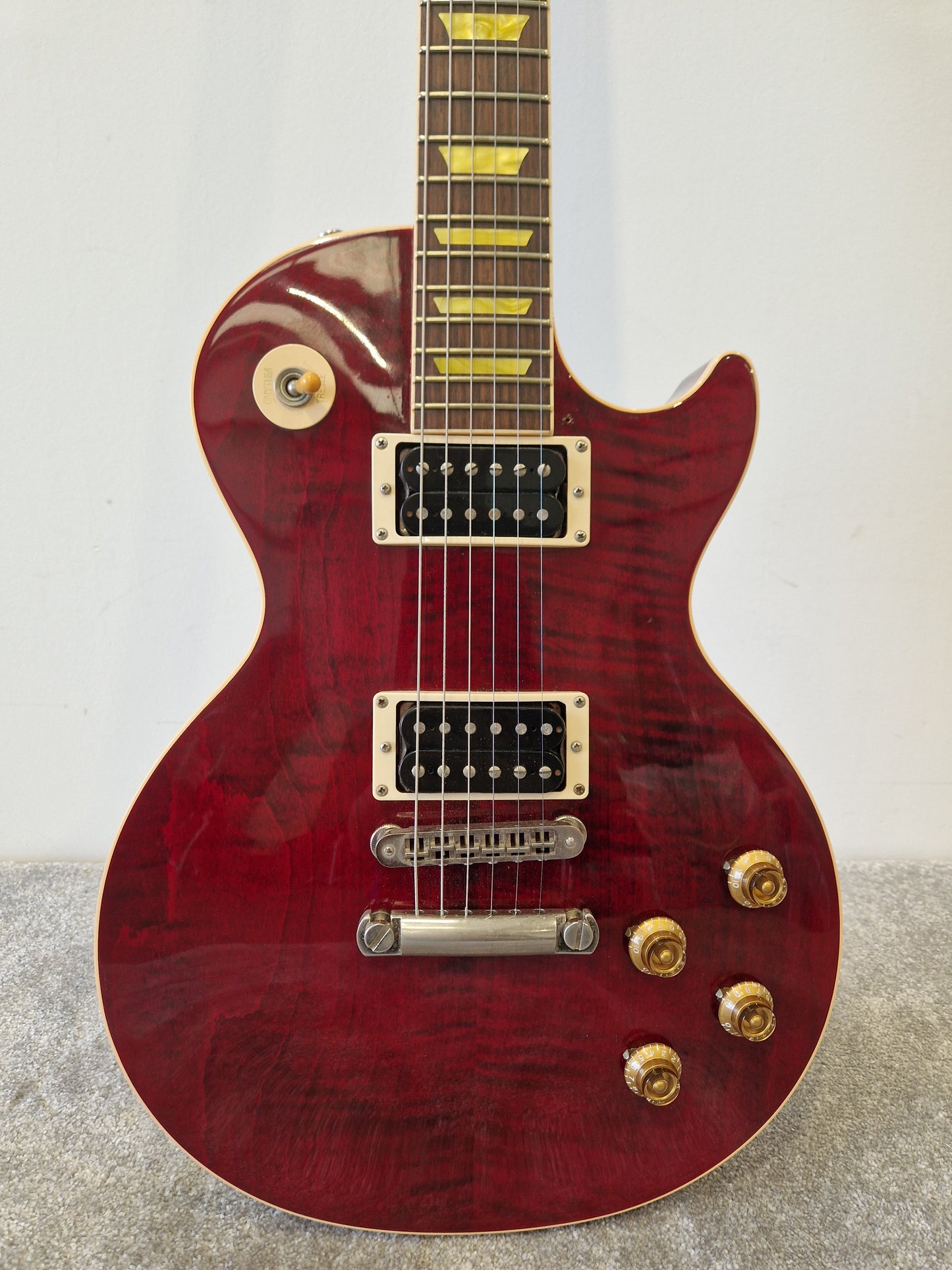 Gibson Les Paul Classic Plus 2005 – Translucent Red Finish, 60s Slim Neck - Very good w/ Hard Case