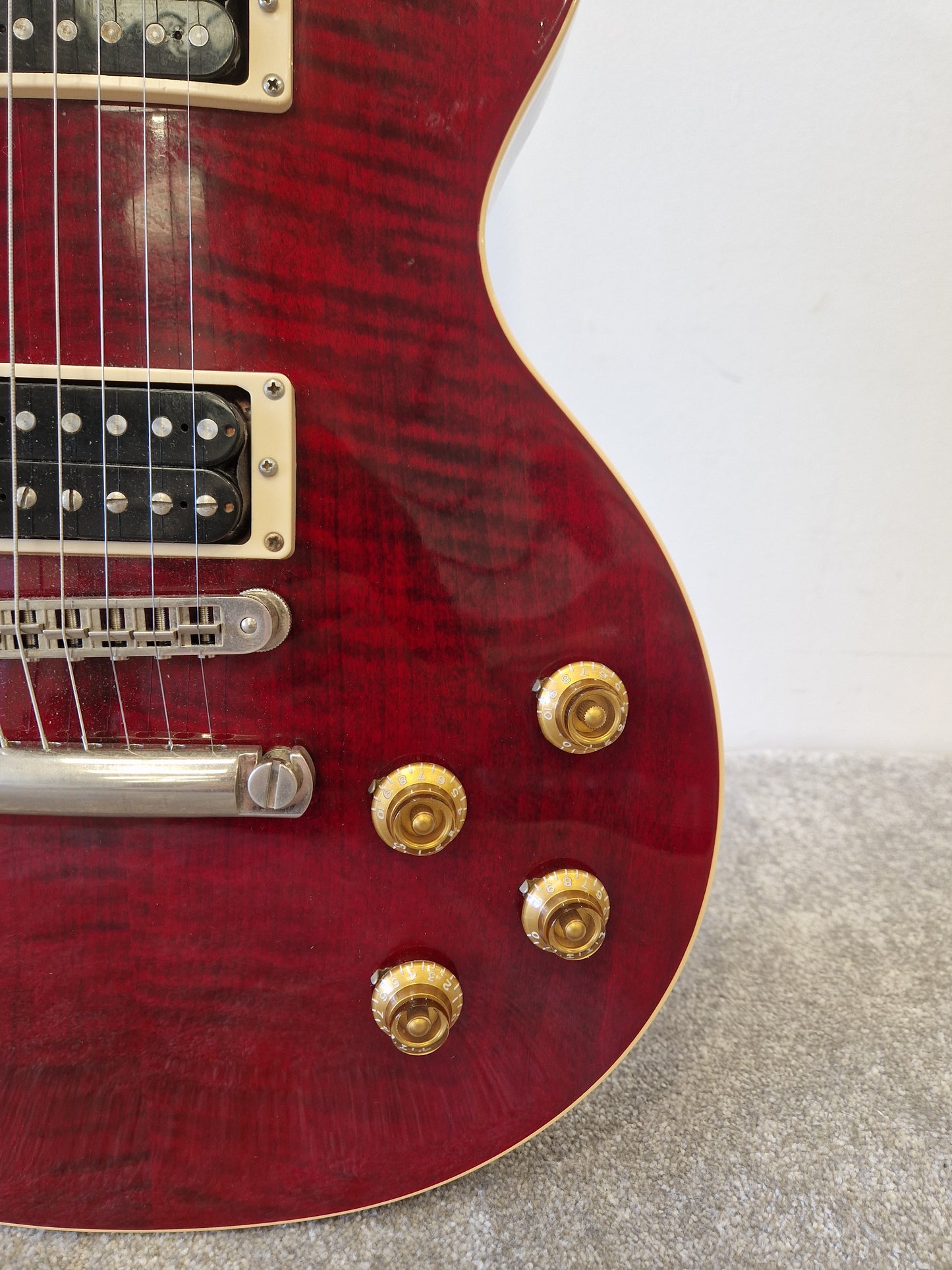 Gibson Les Paul Classic Plus 2005 – Translucent Red Finish, 60s Slim Neck - Very good w/ Hard Case