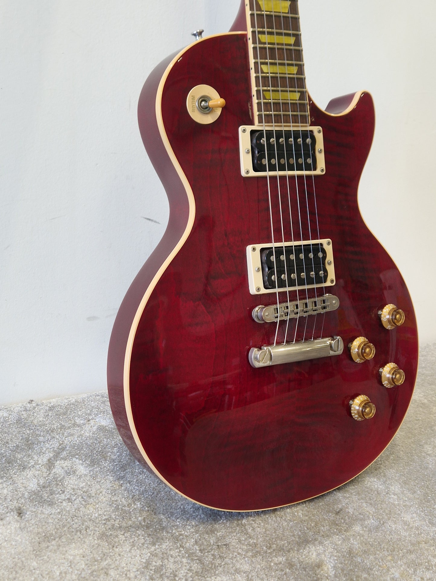 Gibson Les Paul Classic Plus 2005 – Translucent Red Finish, 60s Slim Neck - Very good w/ Hard Case