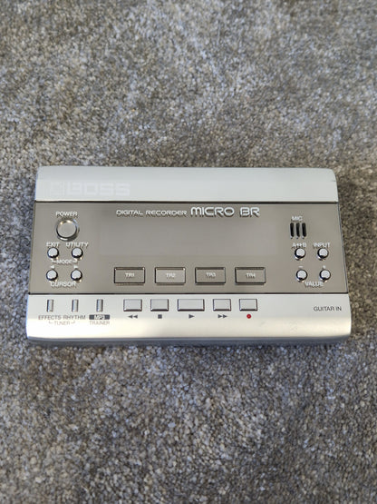 BOSS Micro BR Digital Recorder – 4-Track Studio, MP3 Playback, Multi-Effects, Built-In Mic – Ultra Portable-Very Good