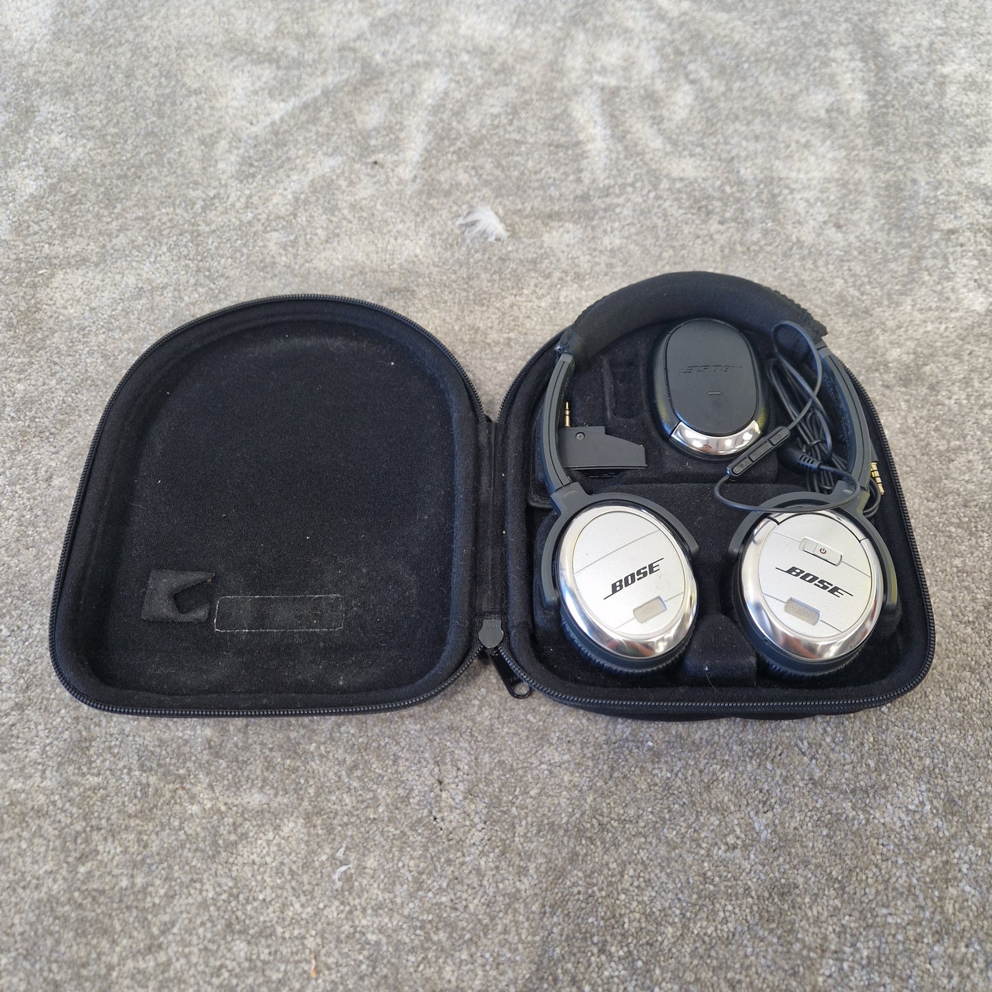 Bose QuietComfort 3 On-Ear Noise Cancelling Headphones - Very Good w/ Soft Case and Original Box