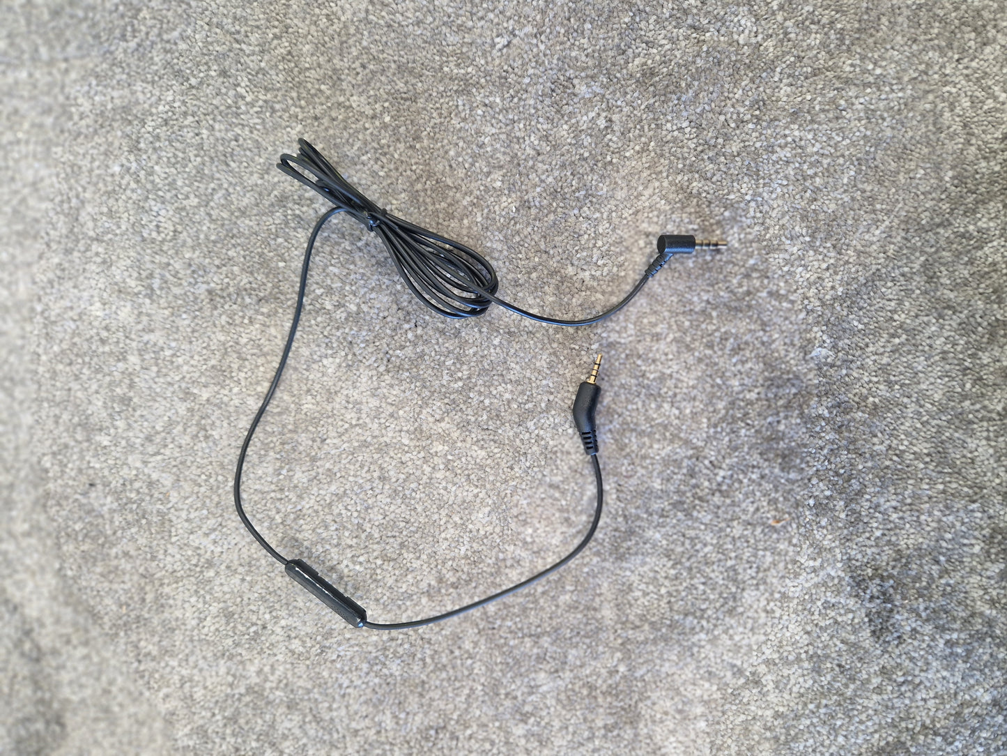 Bose QuietComfort 3 On-Ear Noise Cancelling Headphones - Very Good w/ Soft Case and Original Box