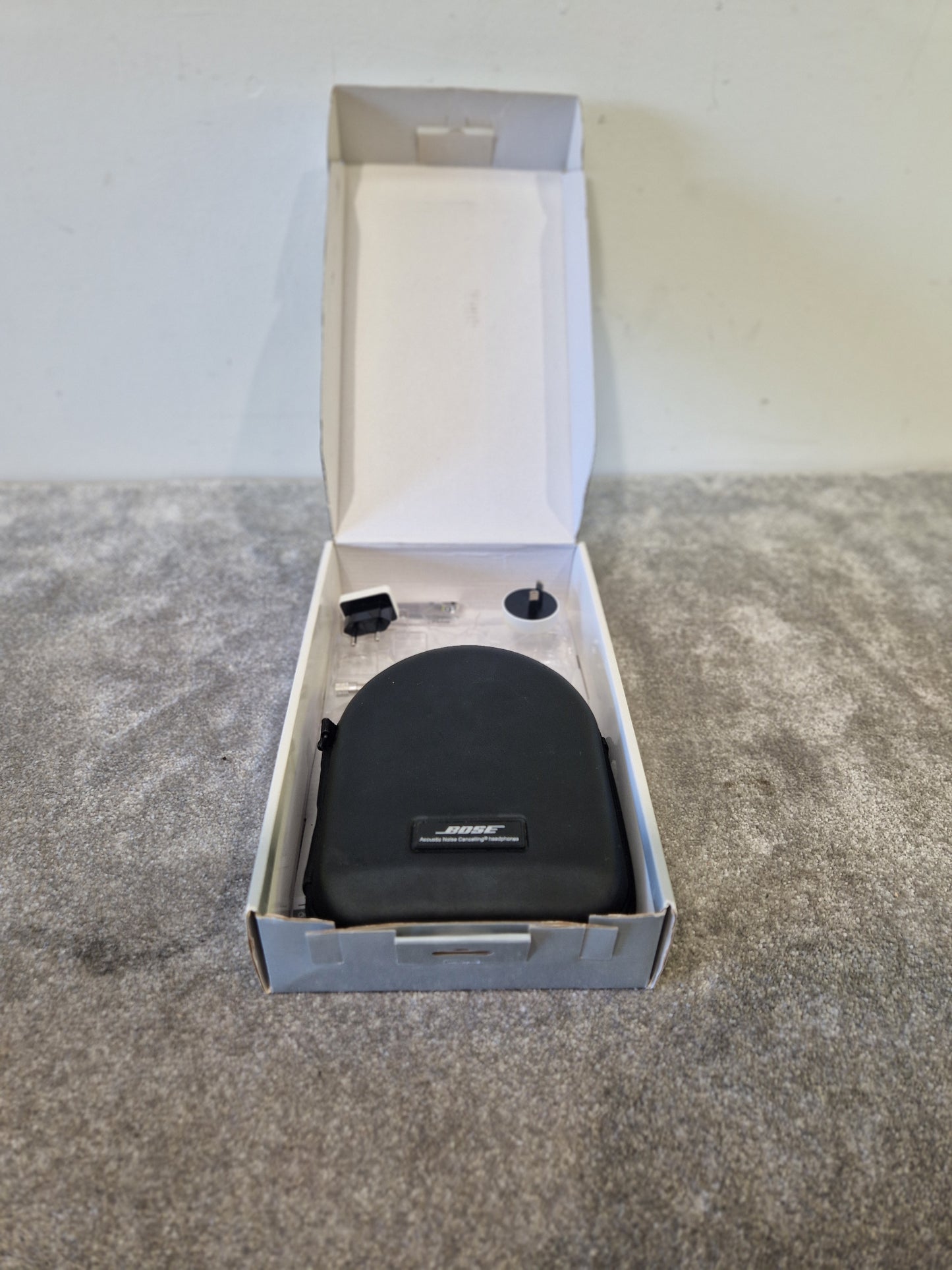 Bose QuietComfort 3 On-Ear Noise Cancelling Headphones - Very Good w/ Soft Case and Original Box