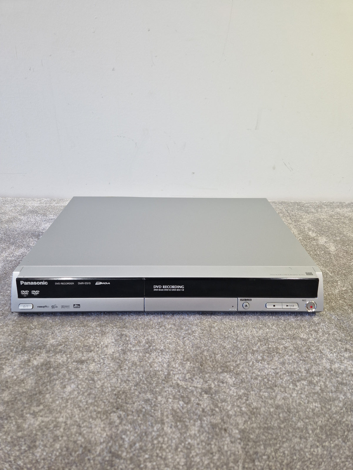 Panasonic DMR-ES10EB-S DVD Recorder - Multi-format Recording - (READ DESCRIPTION)