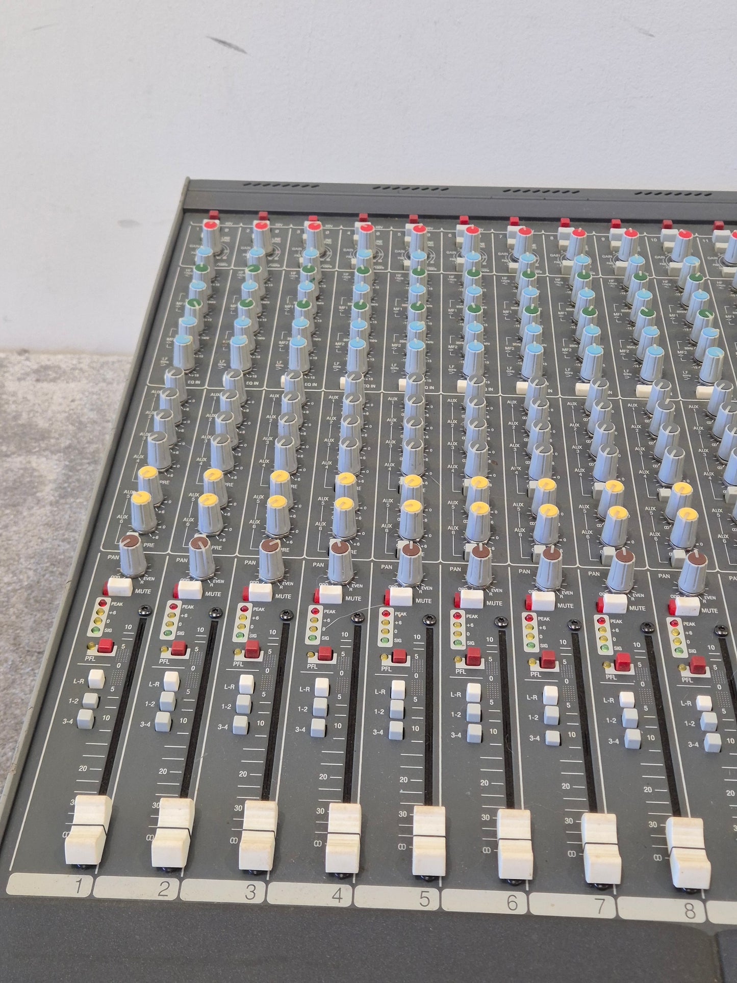 Allen & Heath GL2200 24-channel Mixing Console - 24 Channels, High-Quality Sound - Excellent w/ Lamp