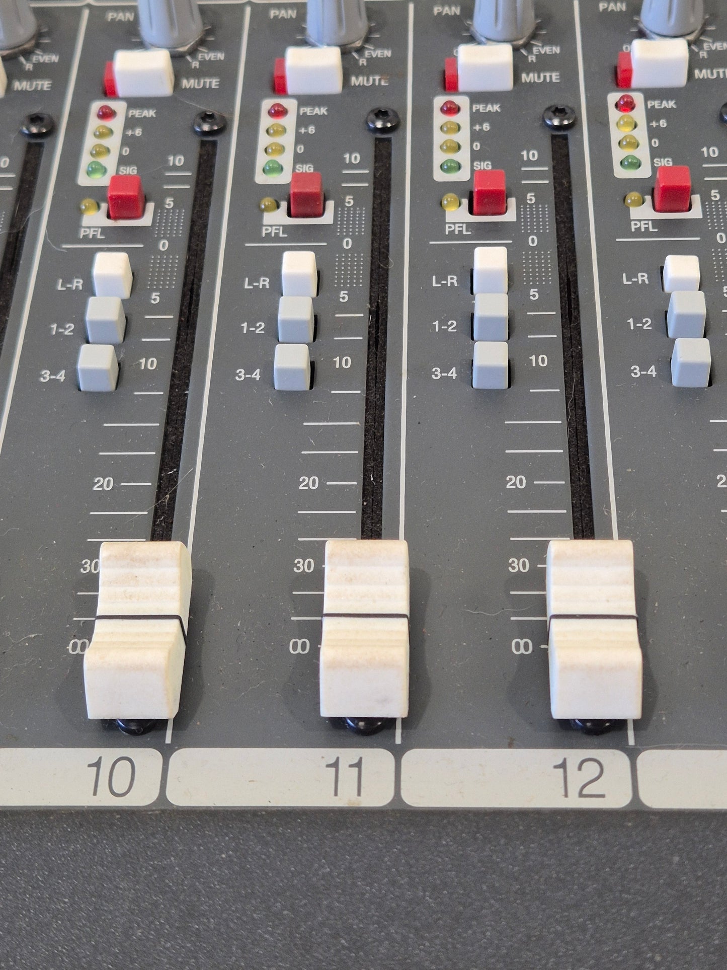 Allen & Heath GL2200 24-channel Mixing Console - 24 Channels, High-Quality Sound - Excellent w/ Lamp