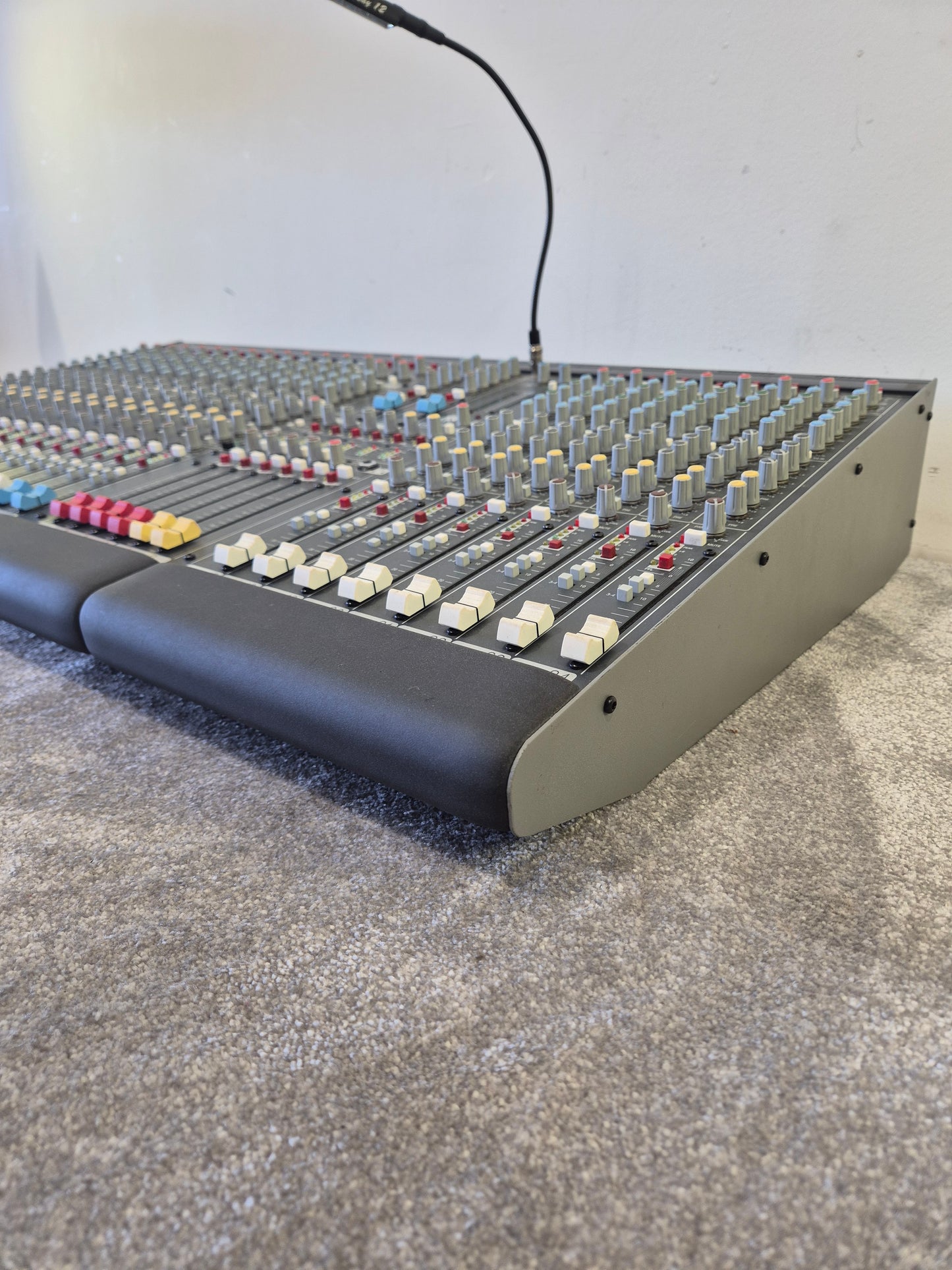 Allen & Heath GL2200 24-channel Mixing Console - 24 Channels, High-Quality Sound - Excellent w/ Lamp