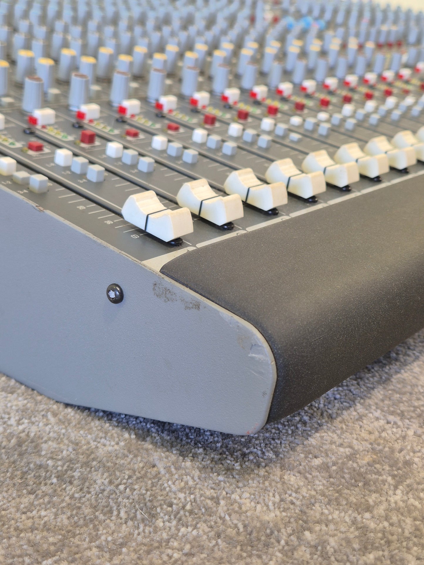 Allen & Heath GL2200 24-channel Mixing Console - 24 Channels, High-Quality Sound - Excellent w/ Lamp