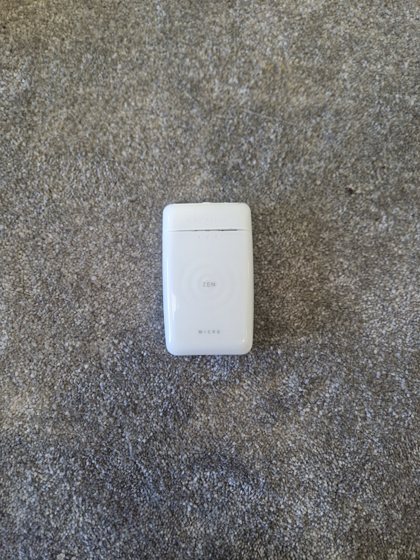 Creative ZEN Micro 5GB MP3 Player – FM Radio, Voice Recorder, Touchpad Navigation – Very Good