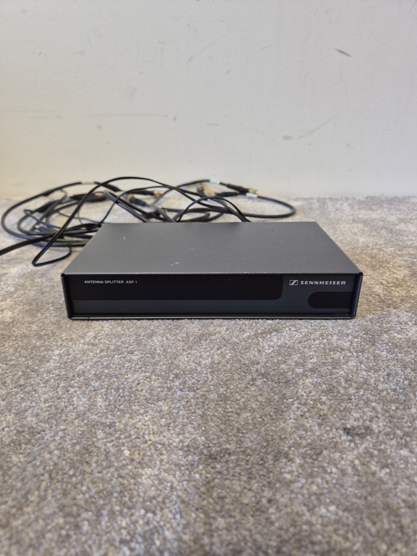 Sennheiser ASP 1 - Antenna Splitter - Good Condition w/ Various Cables