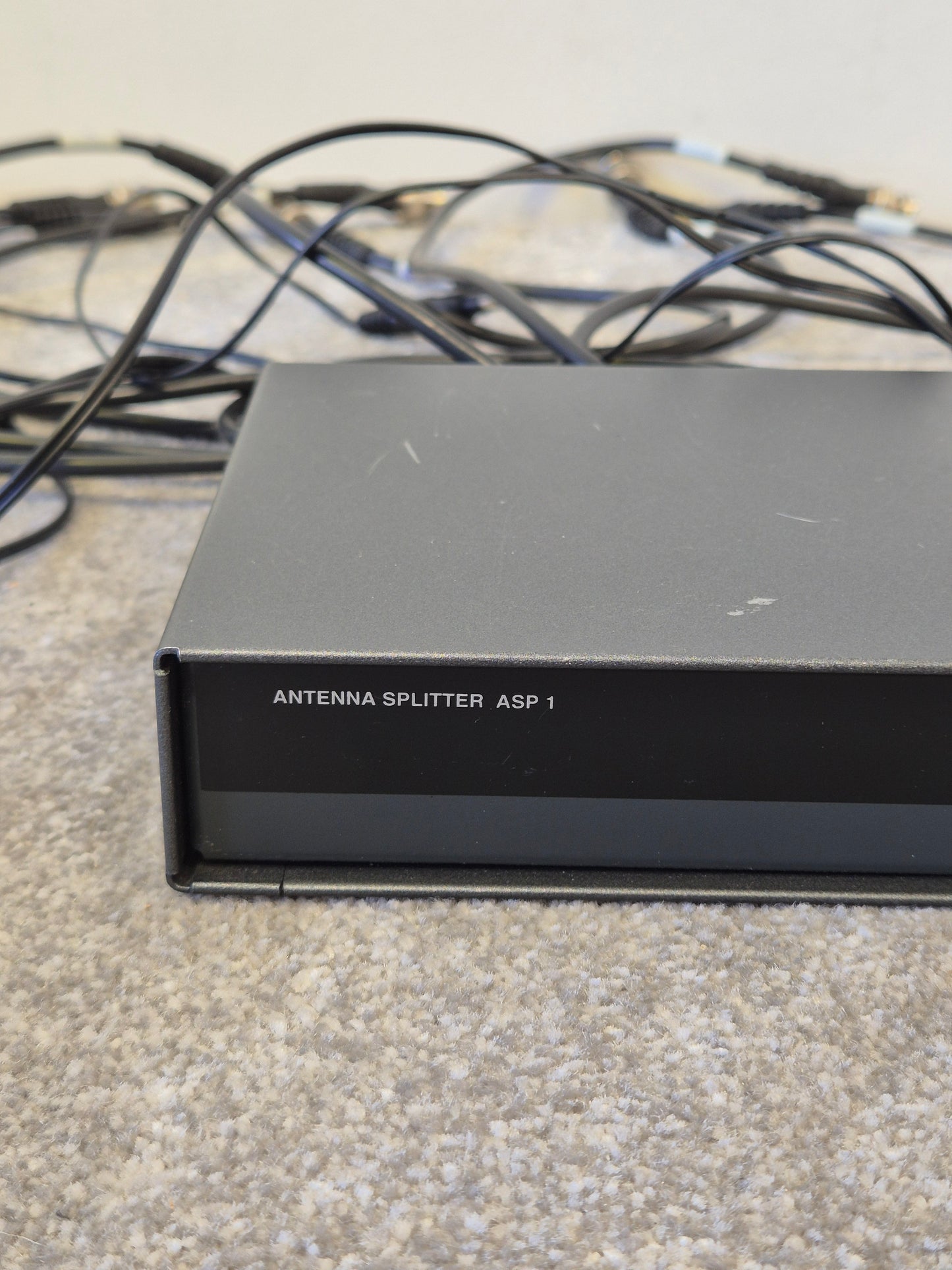 Sennheiser ASP 1 - Antenna Splitter - Good Condition w/ Various Cables