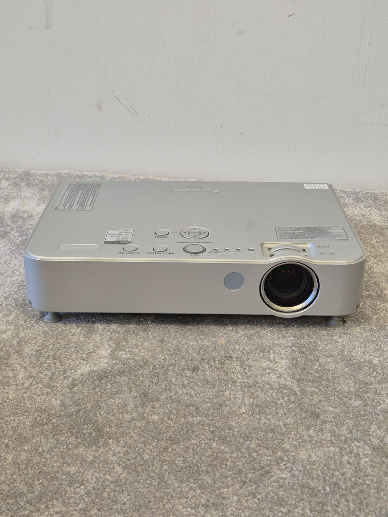 Panasonic PT-LB51NT - Projector - Very Good Condition w/ Soft Case & Remote - Image 8