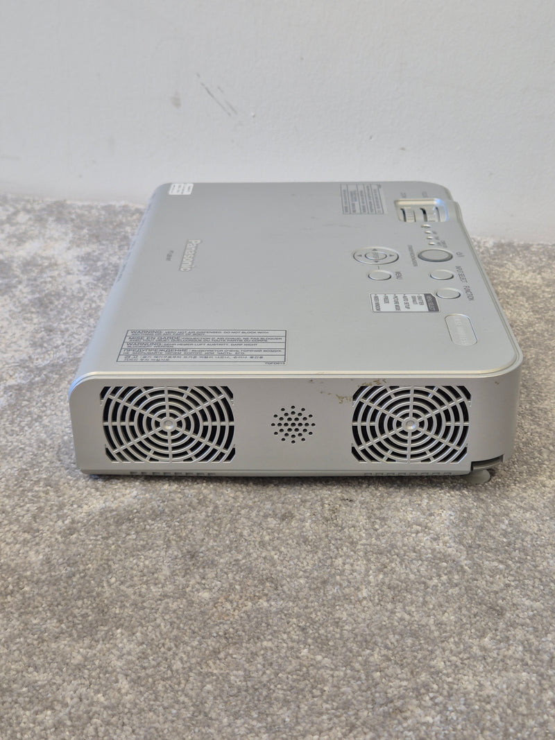 Panasonic PT-LB51NT - Projector - Very Good Condition w/ Soft Case & Remote - Image 9