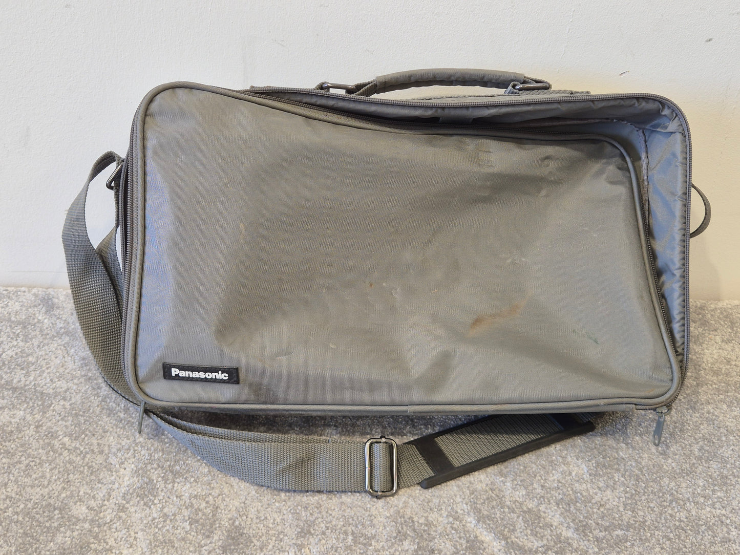 Panasonic PT-LB51NT - Projector - Very Good Condition w/ Soft Case & Remote