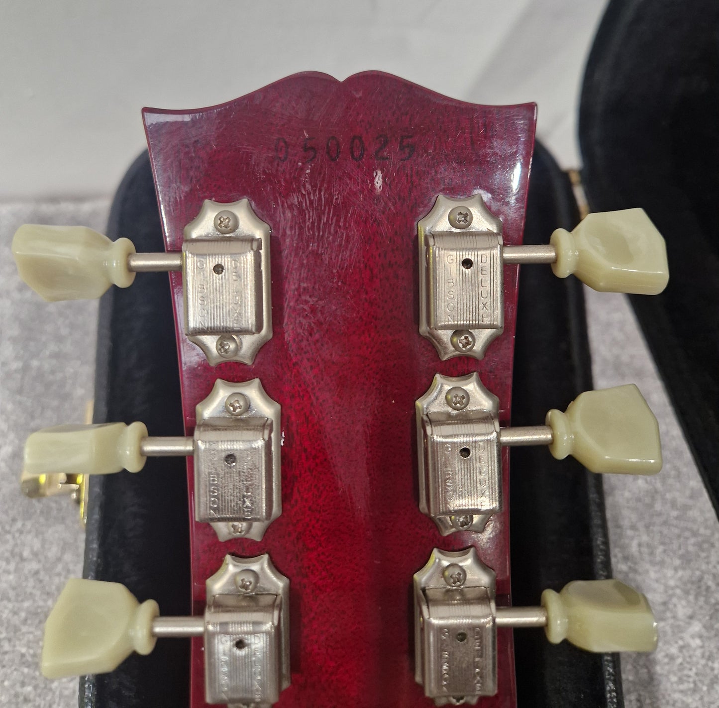 Gibson Les Paul Classic Plus 2005 – Translucent Red Finish, 60s Slim Neck - Very good w/ Hard Case
