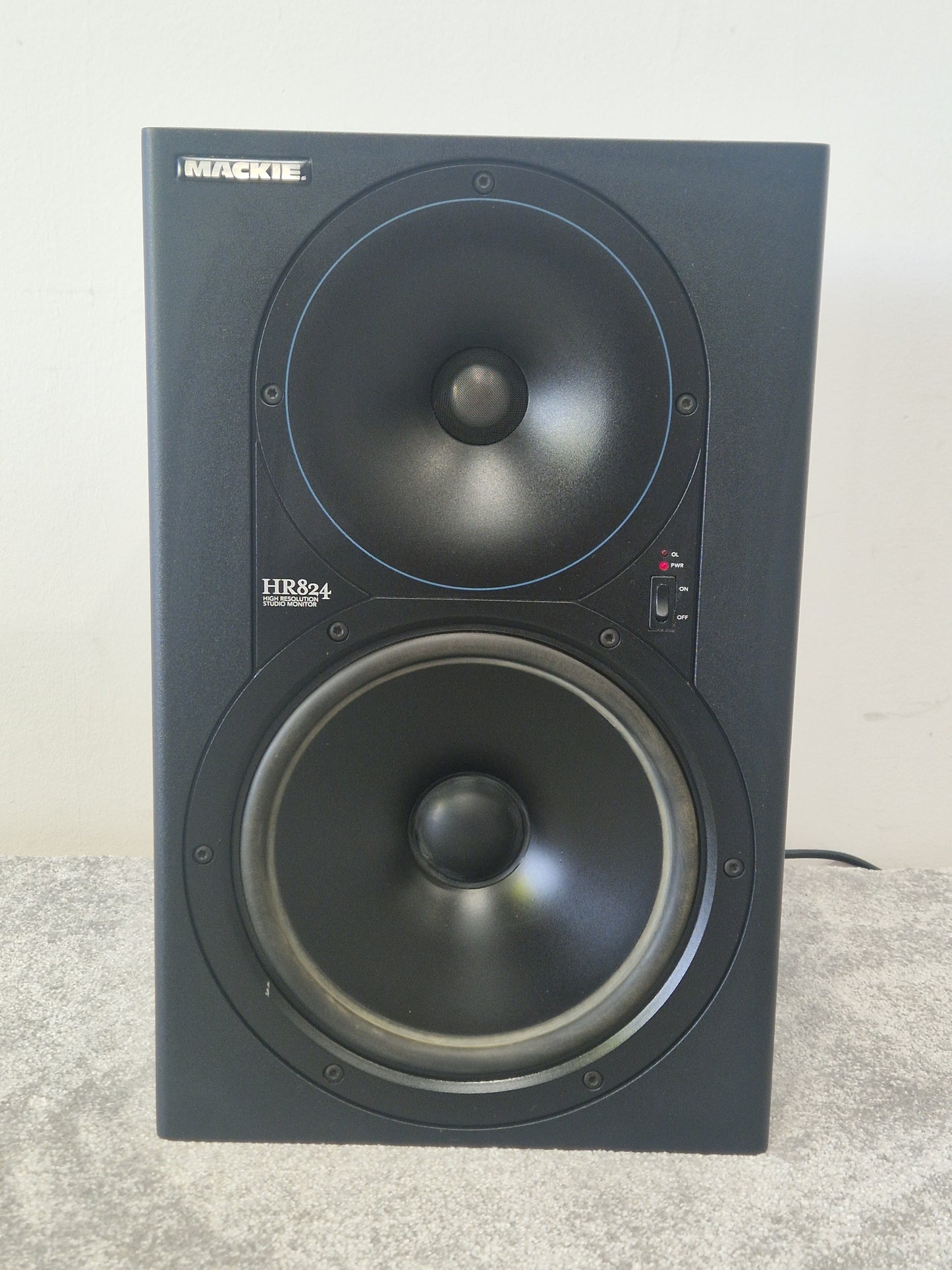 Mackie HR824 Powered Studio Monitor – Active Bi-Amp Speaker - Very Good