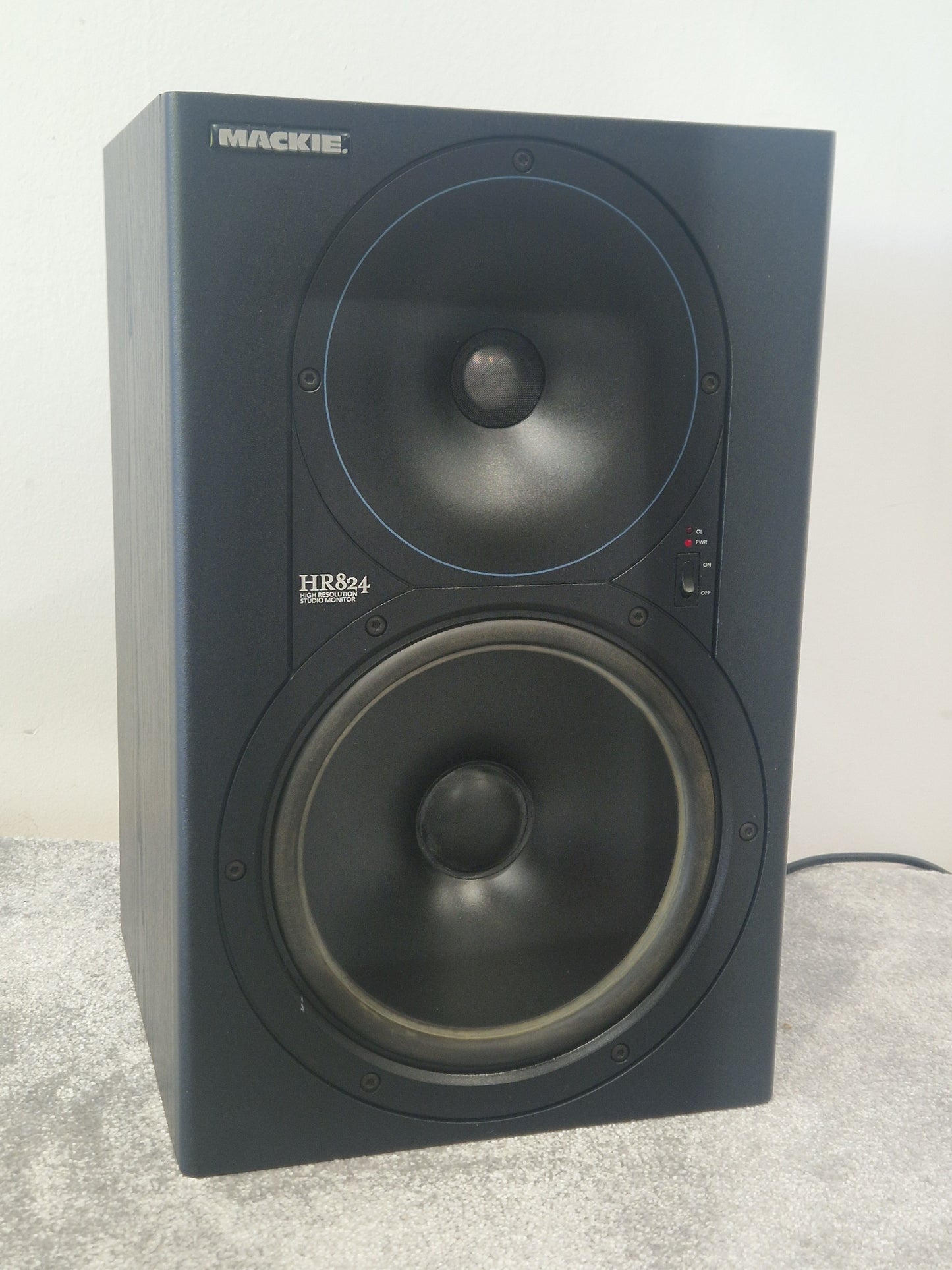 Mackie HR824 Powered Studio Monitor – Active Bi-Amp Speaker - Very Good