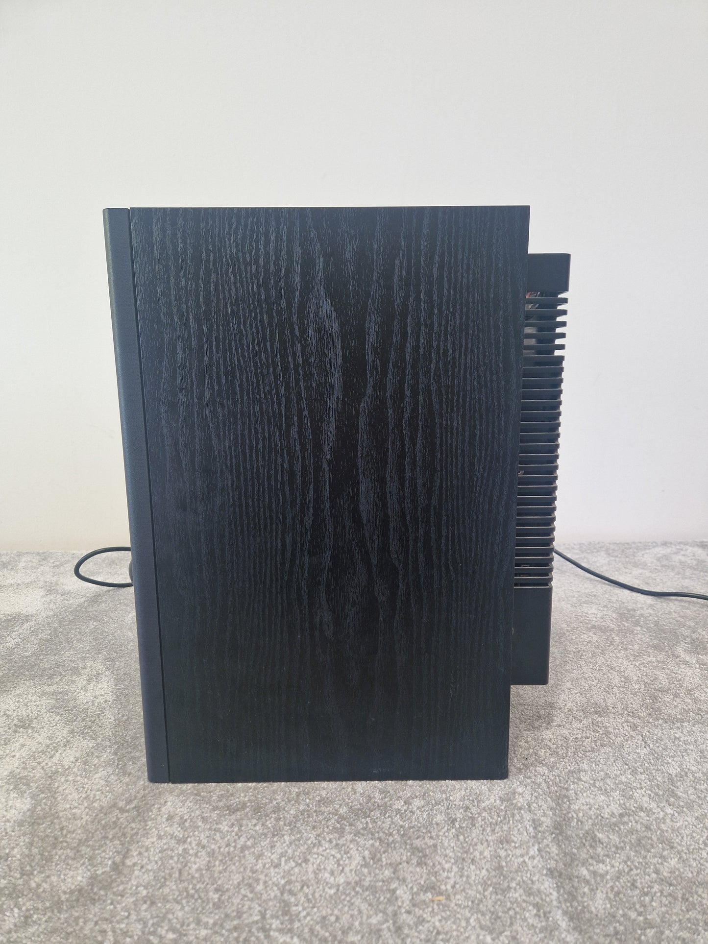 Mackie HR824 Powered Studio Monitor – Active Bi-Amp Speaker - Very Good