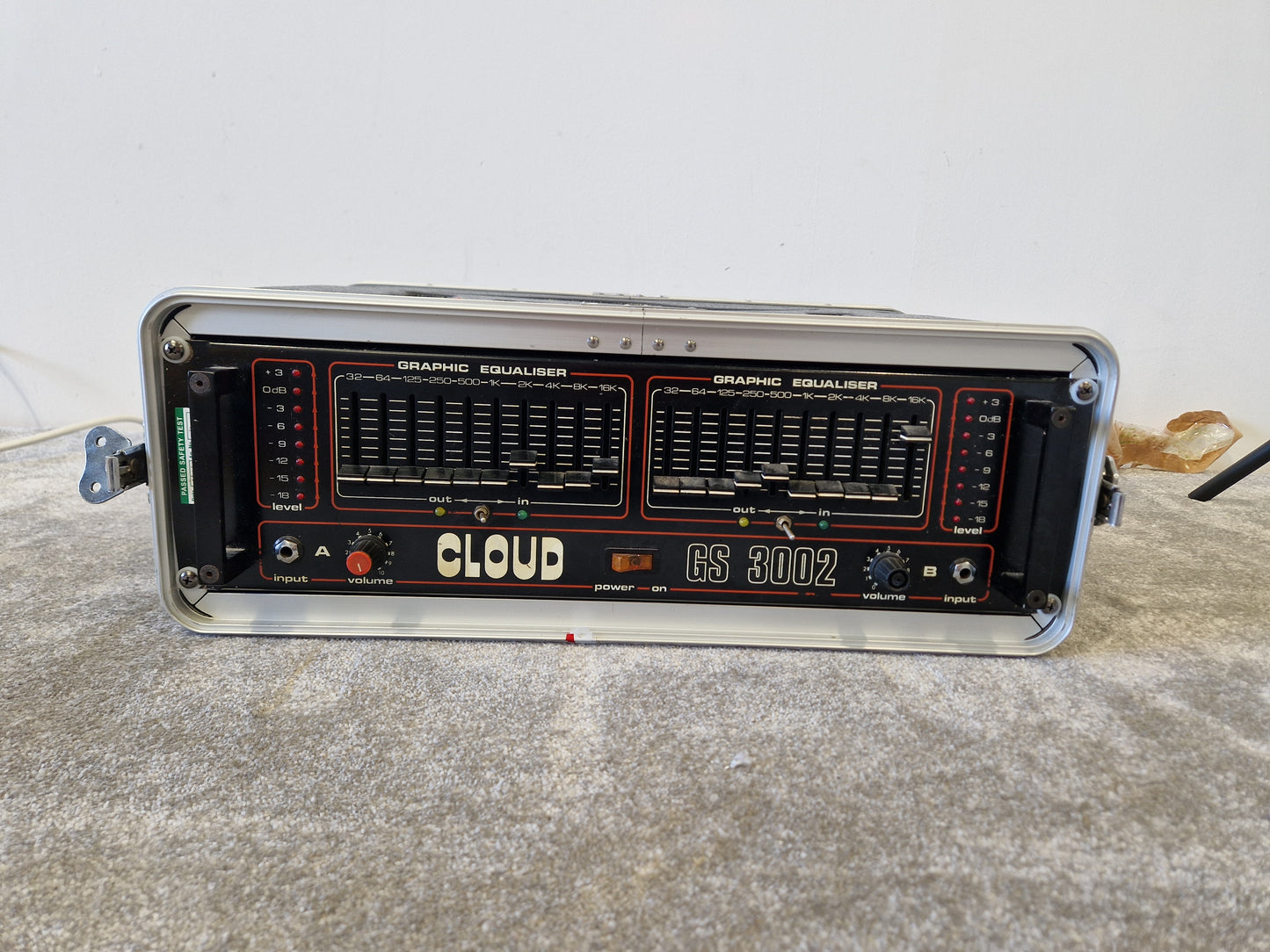 Cloud GS 3002 Graphic Equaliser & Power Amplifier – Rackmount Unit - Very Good in Gator Hard Case