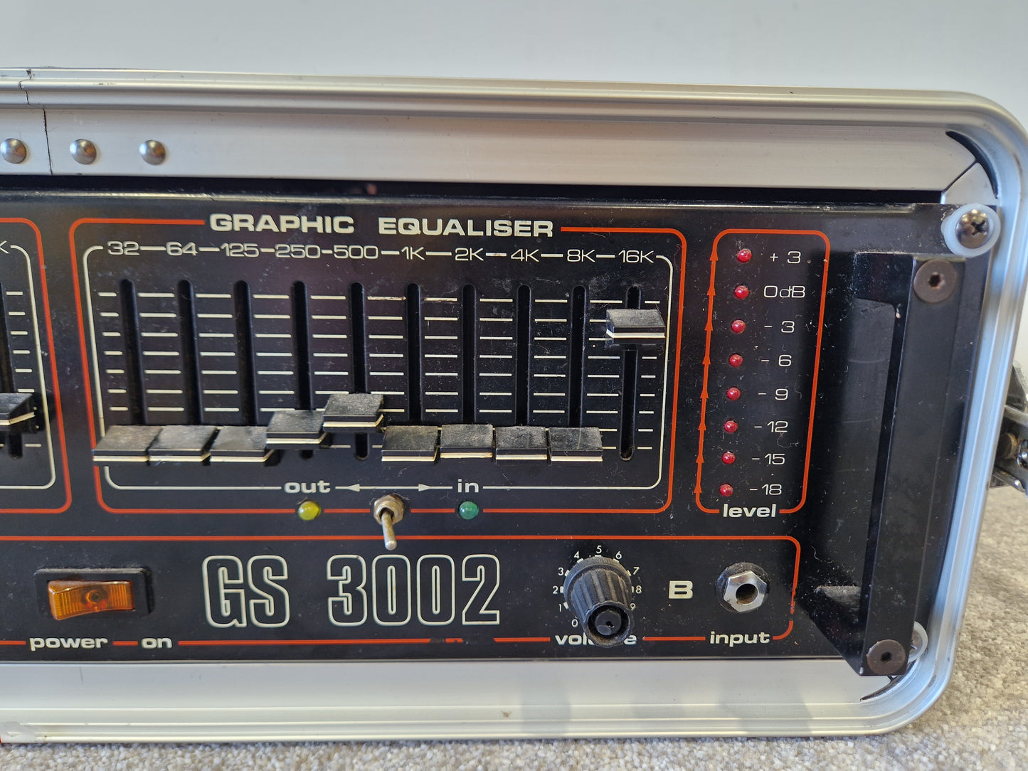 Cloud GS 3002 Graphic Equaliser & Power Amplifier – Rackmount Unit - Very Good in Gator Hard Case