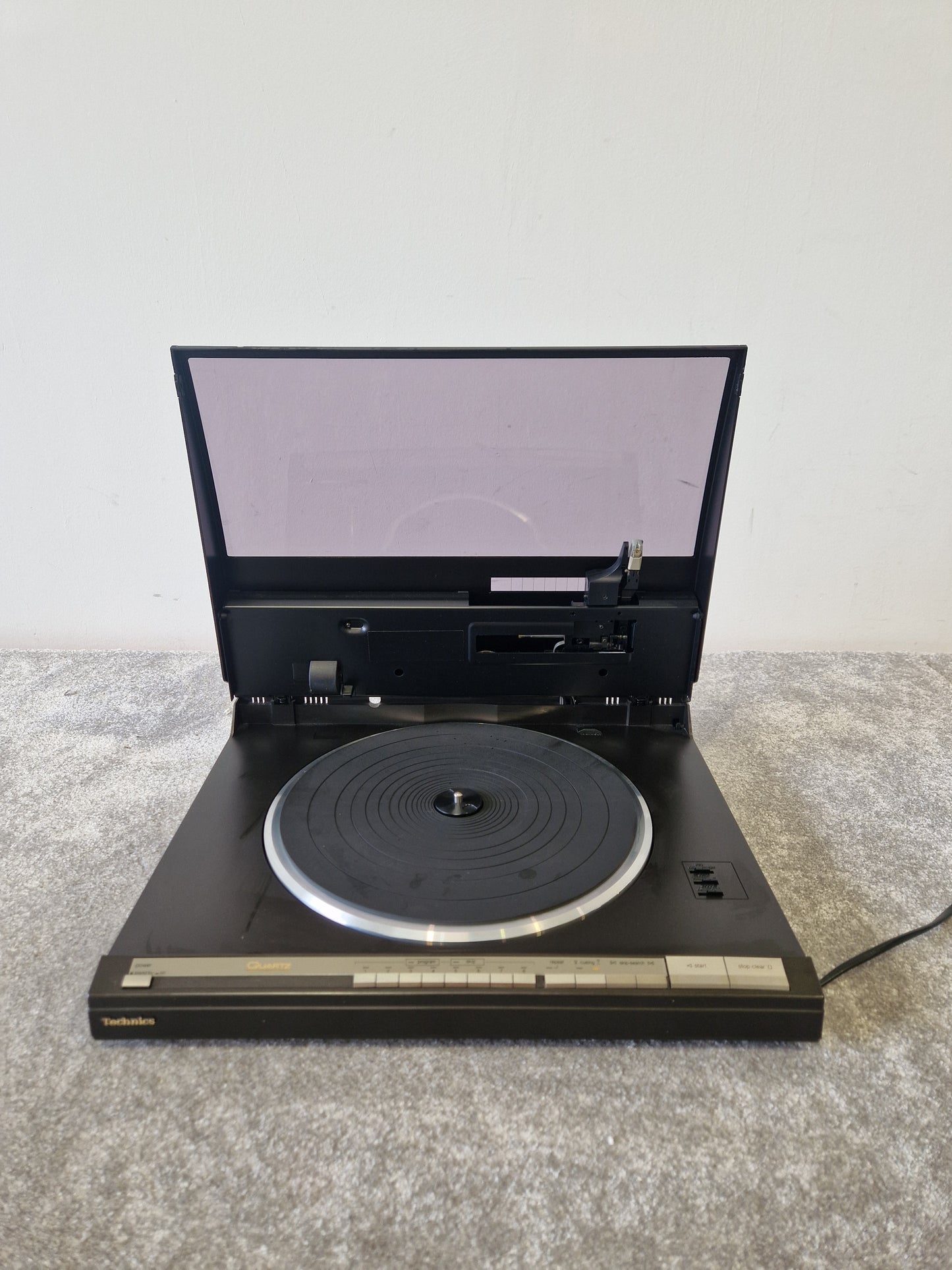 Technics SL-L3 Linear Tracking Turntable – Quartz Direct Drive, Fully Automatic - Excellent