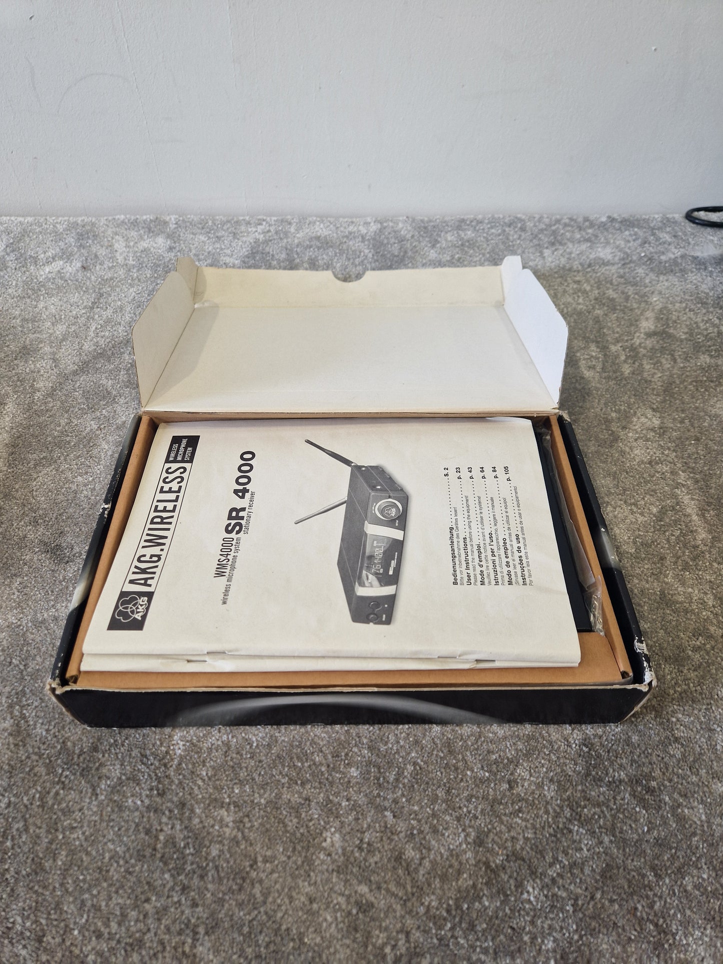 AKG SR 4000 Wireless Receiver – WMS 400 Series UHF Diversity System 835-865MHz - Very Good w/ original box