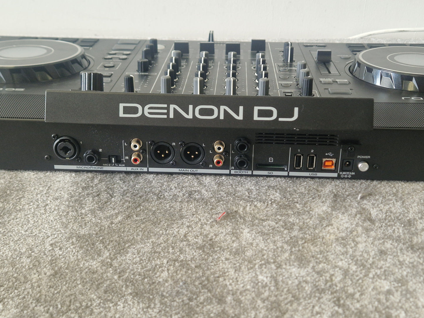 Denon DJ SC Live 4 – 4-Deck Standalone DJ System & Touchscreen Display – Excellent w/ Original Box
