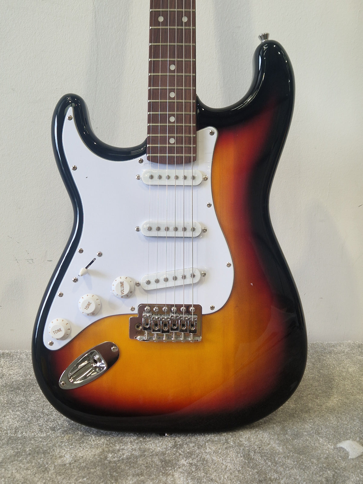 Aria Pro II STG-003LH (Left Handed)  – SSS Pickup Layout - Excellent