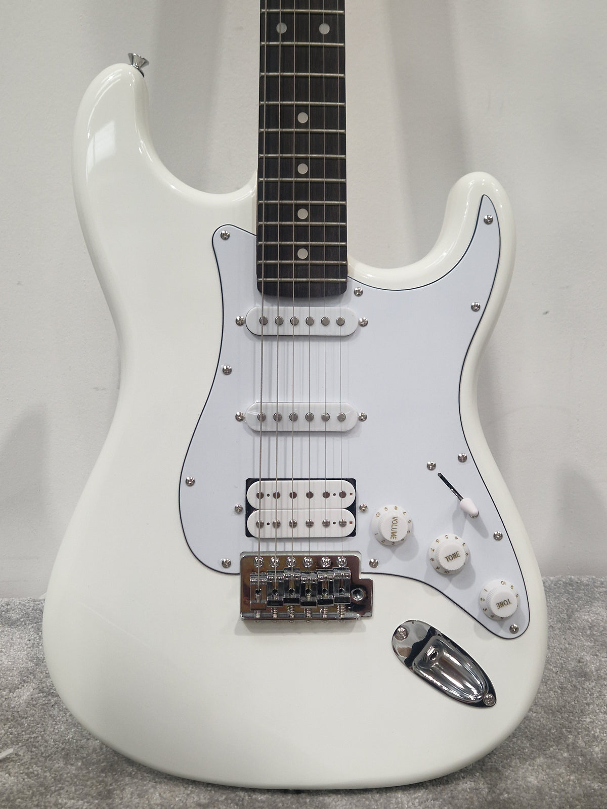 Aria Pro II STG-004 Electric Guitar – SSH Pickup Layout & Maple Neck – Mint
