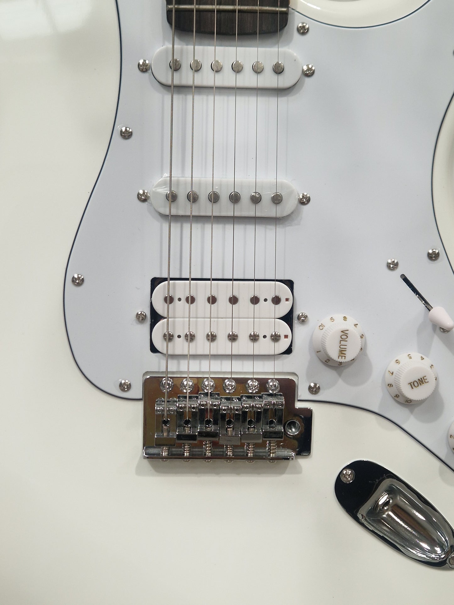 Aria Pro II STG-004 Electric Guitar – SSH Pickup Layout & Maple Neck – Mint