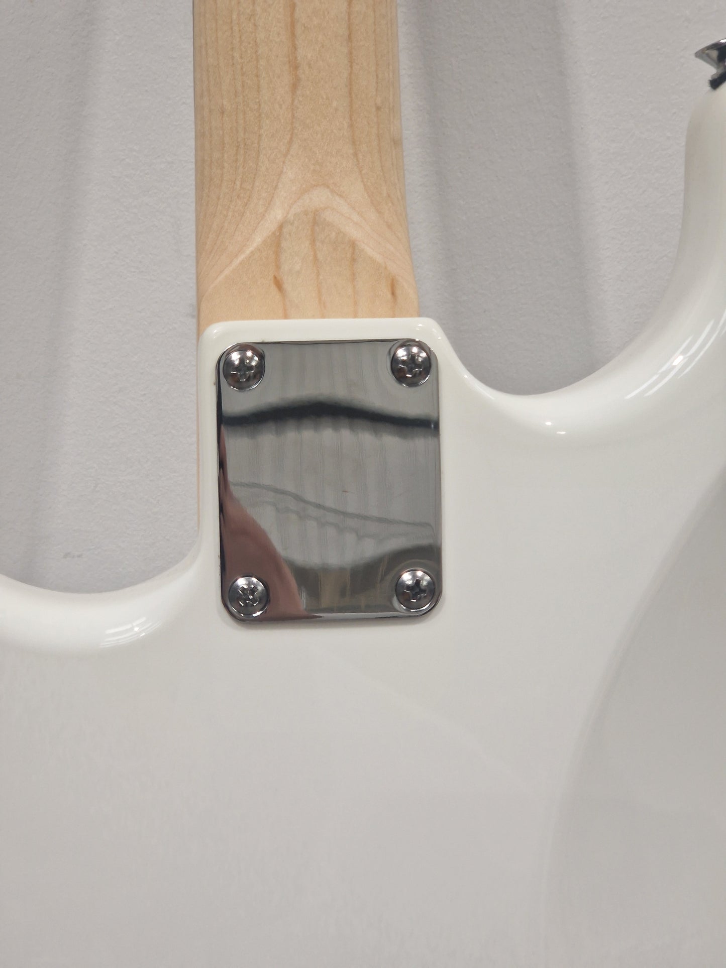 Aria Pro II STG-004 Electric Guitar – SSH Pickup Layout & Maple Neck – Mint
