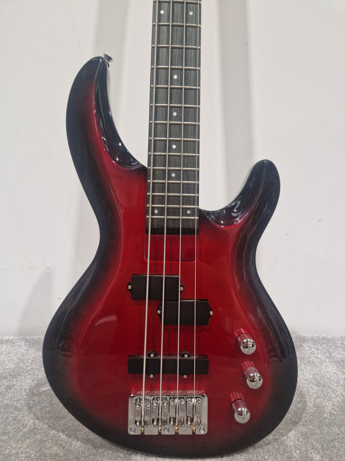 Aria Pro II IGB STD Bass – 24-Fret Design & SSH Pickup Configuration – Excellent