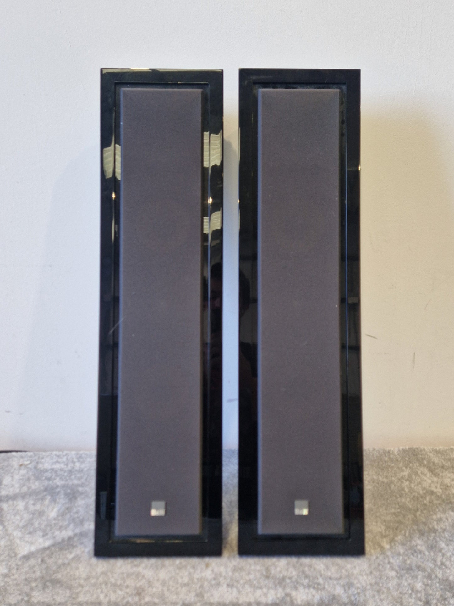 Bowers & Wilkins FPM5 On-Wall Speakers (Pair) – Kevlar Drivers & Slim Profile Pair – Very Good