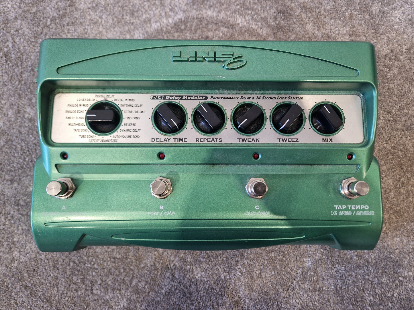 Line 6 DL4 Delay Modeler – 16 Delay Modes & Looper – Very Good