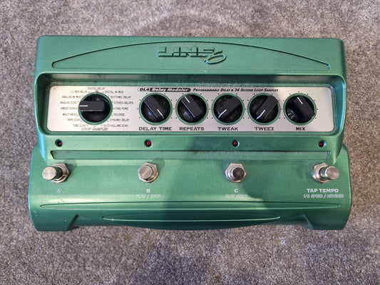 Line 6 DL4 Delay Modeler – 16 Delay Modes & Looper – Very Good