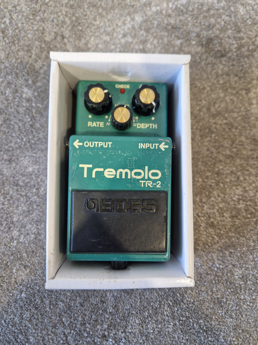 Boss TR-2 Tremolo Pedal – Smooth Wave Control & Classic Modulation – Very Good w/ Box