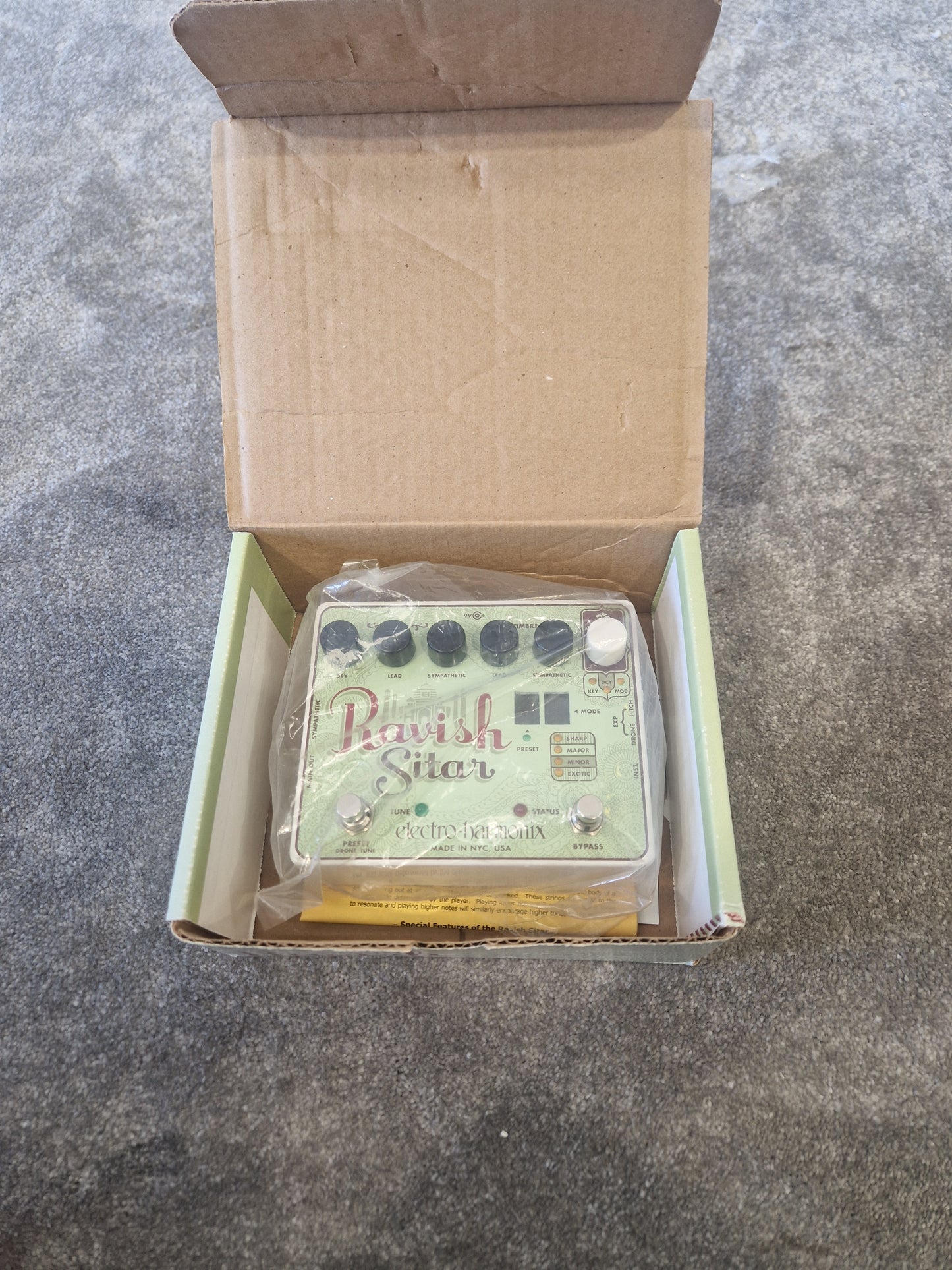Electro-Harmonix Ravish Sitar Pedal – Polyphonic Sitar Emulator – Excellent w/ Manual & Original Box