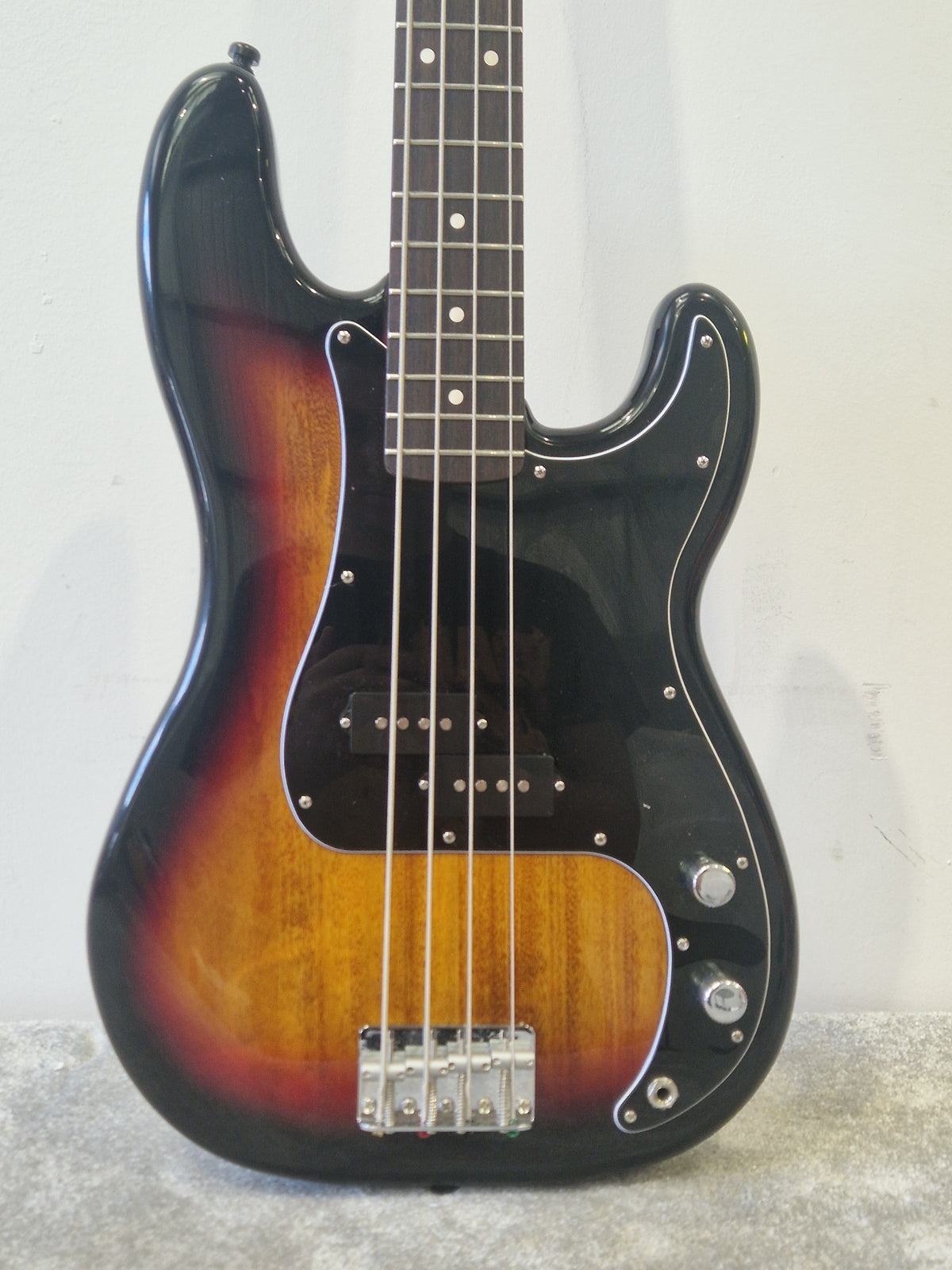 Fender Precision Bass – Alder Body, Maple Neck – Excellent w/ Gig Bag & Strap