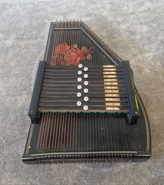 Vintage Rosetti 32-String Autoharp – Classic Build, Rich Resonance – Good