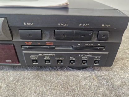 Grundig MD 50 MiniDisc Player/Recorder – Built-In Power Cable – Good w/ Manual