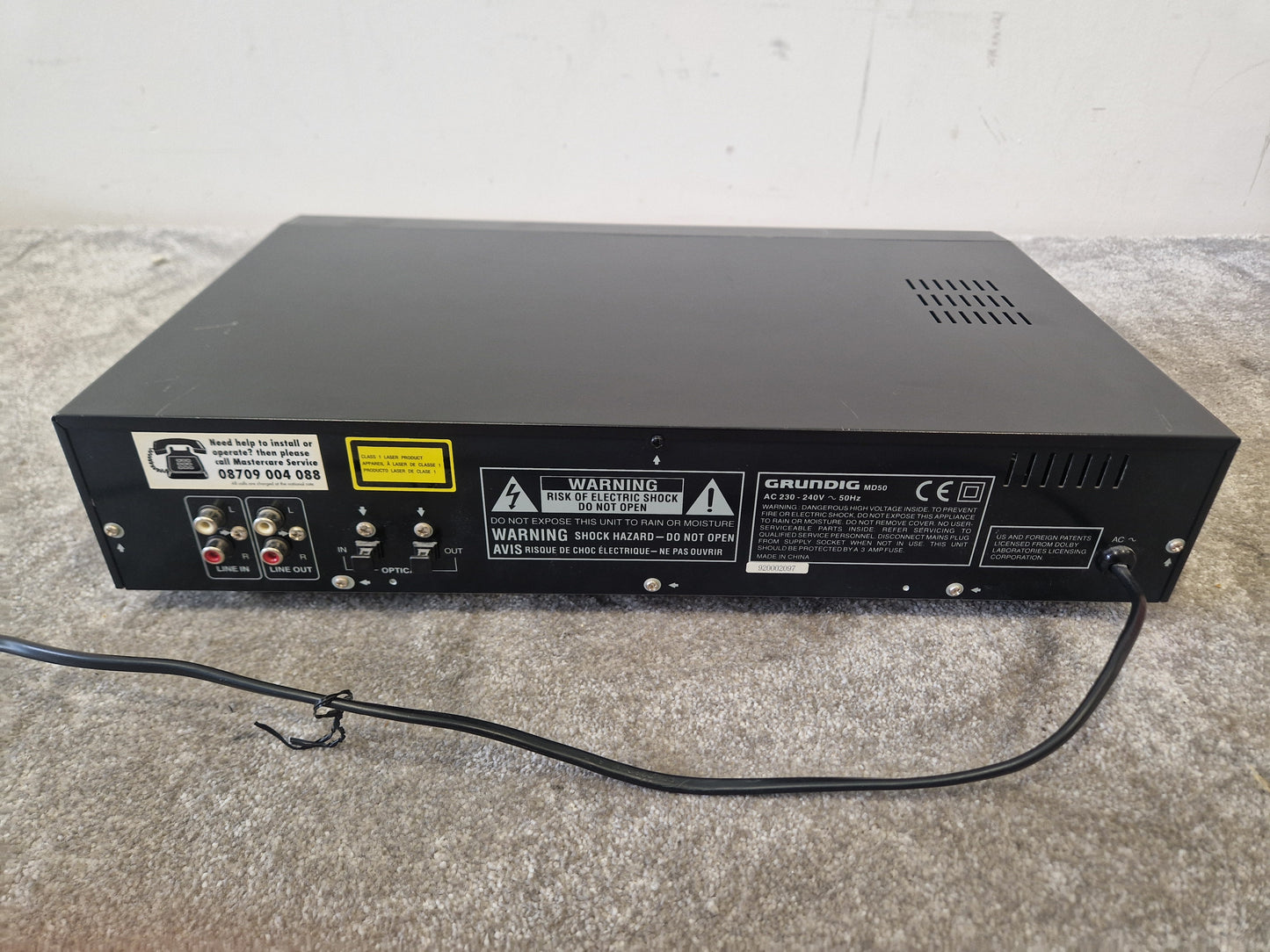 Grundig MD 50 MiniDisc Player/Recorder – Built-In Power Cable – Good w/ Manual