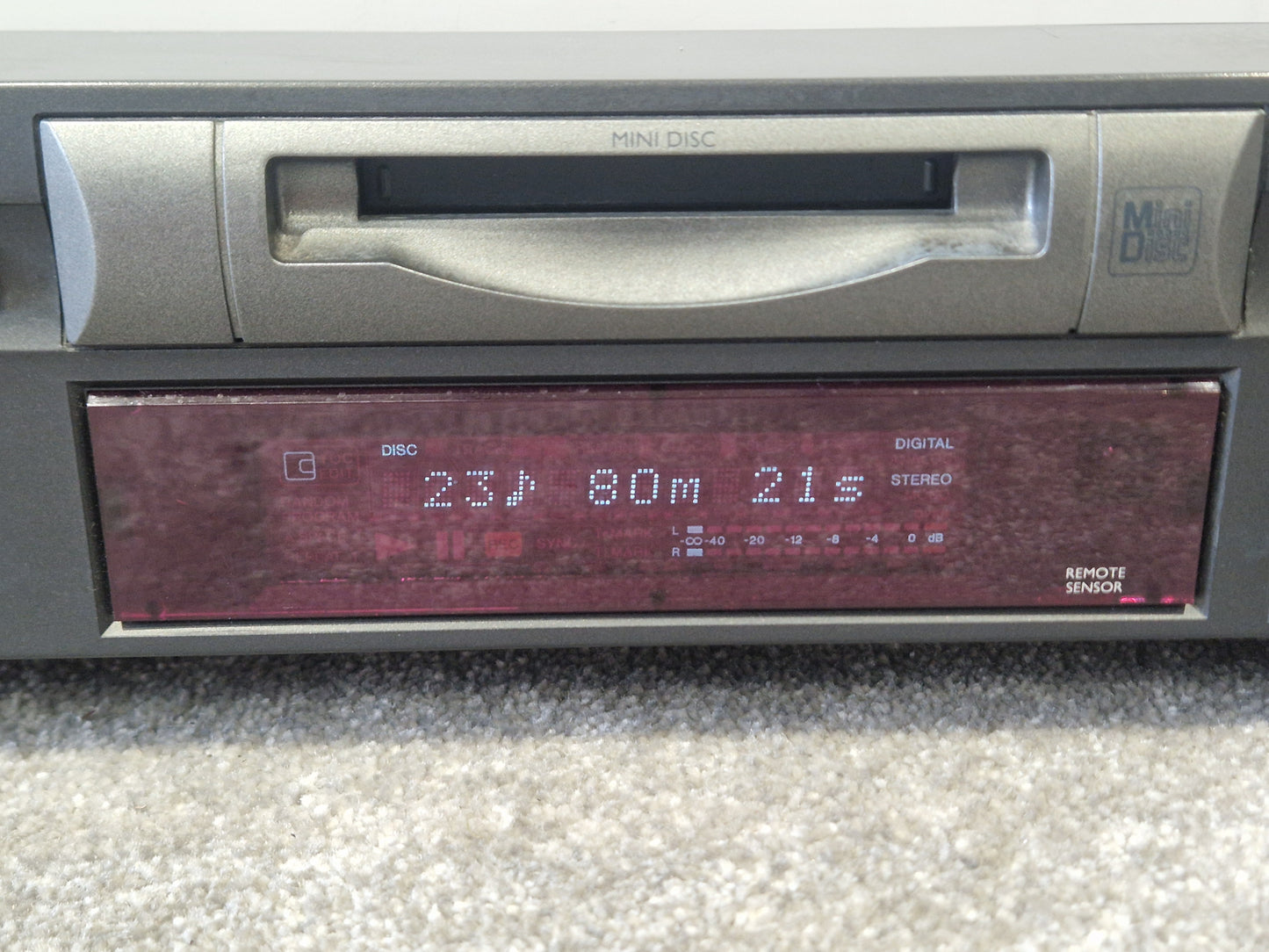 Grundig MD 50 MiniDisc Player/Recorder – Built-In Power Cable – Good w/ Manual