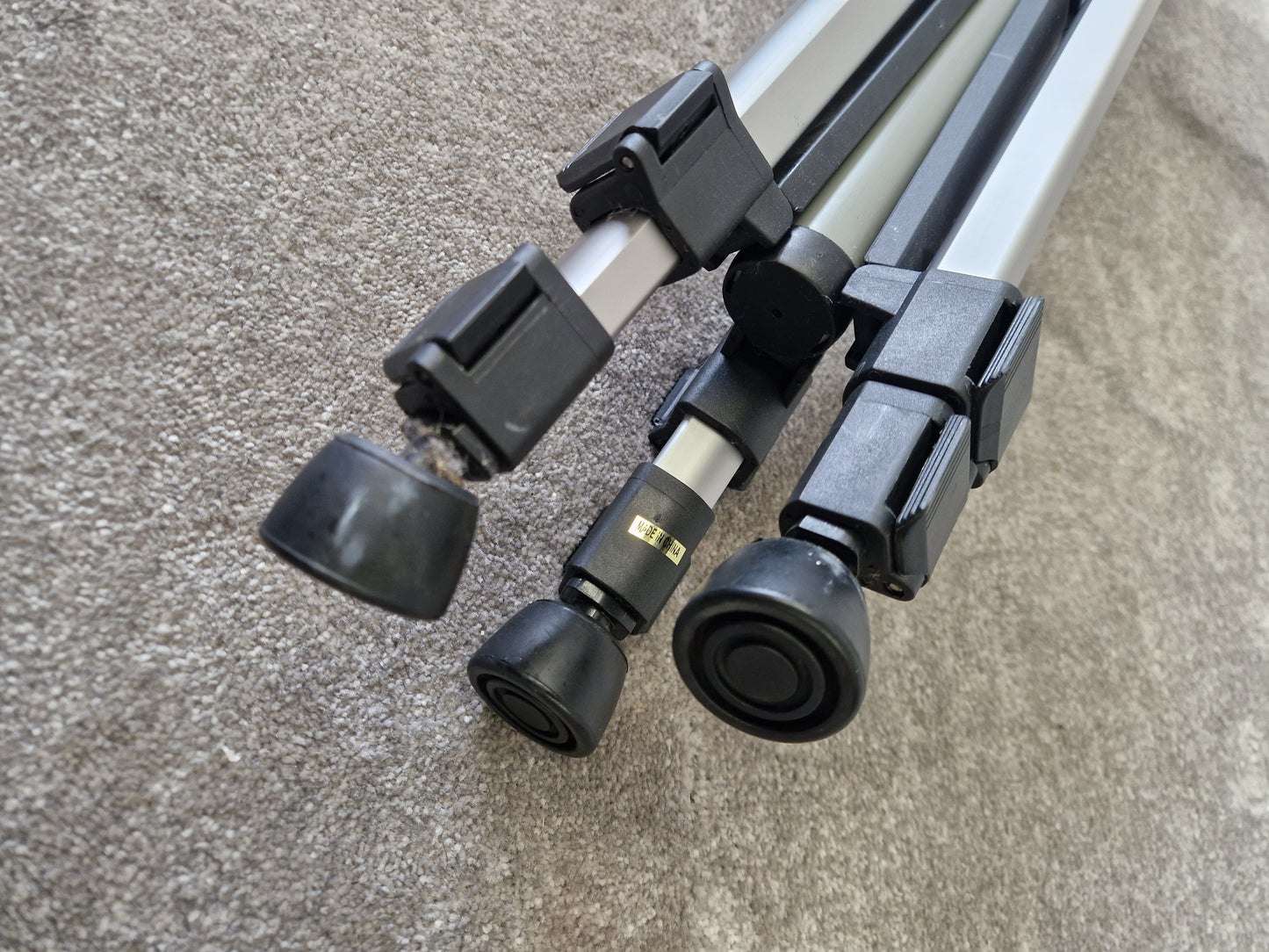 Miranda Titan Camera/Phone Tripod – Adjustable Height – Universal Mount – Excellent