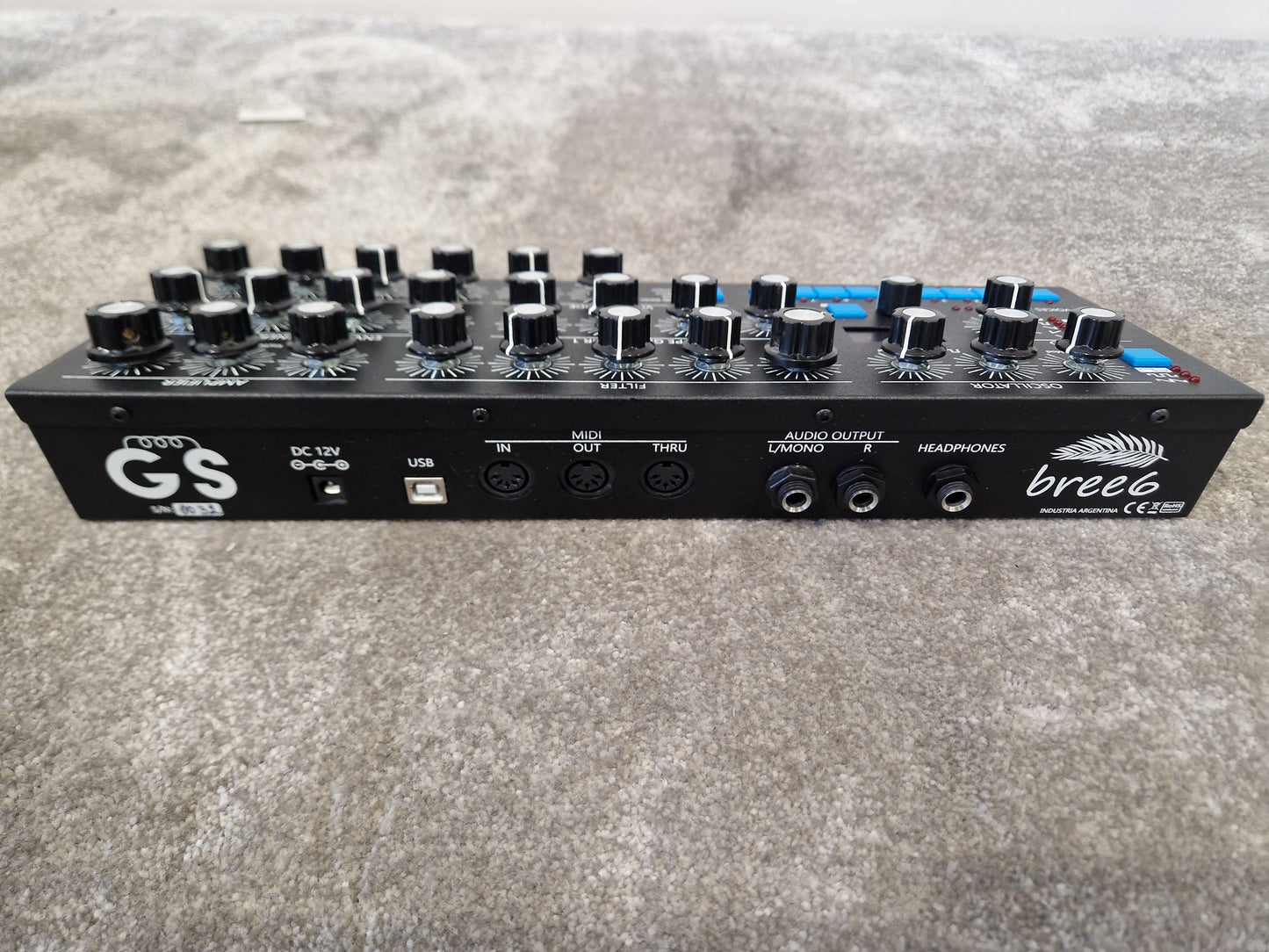 GS Music Bree6 Desktop Synthesizer – Analog Signal Path – 6-Voice Polyphony – Open Box New