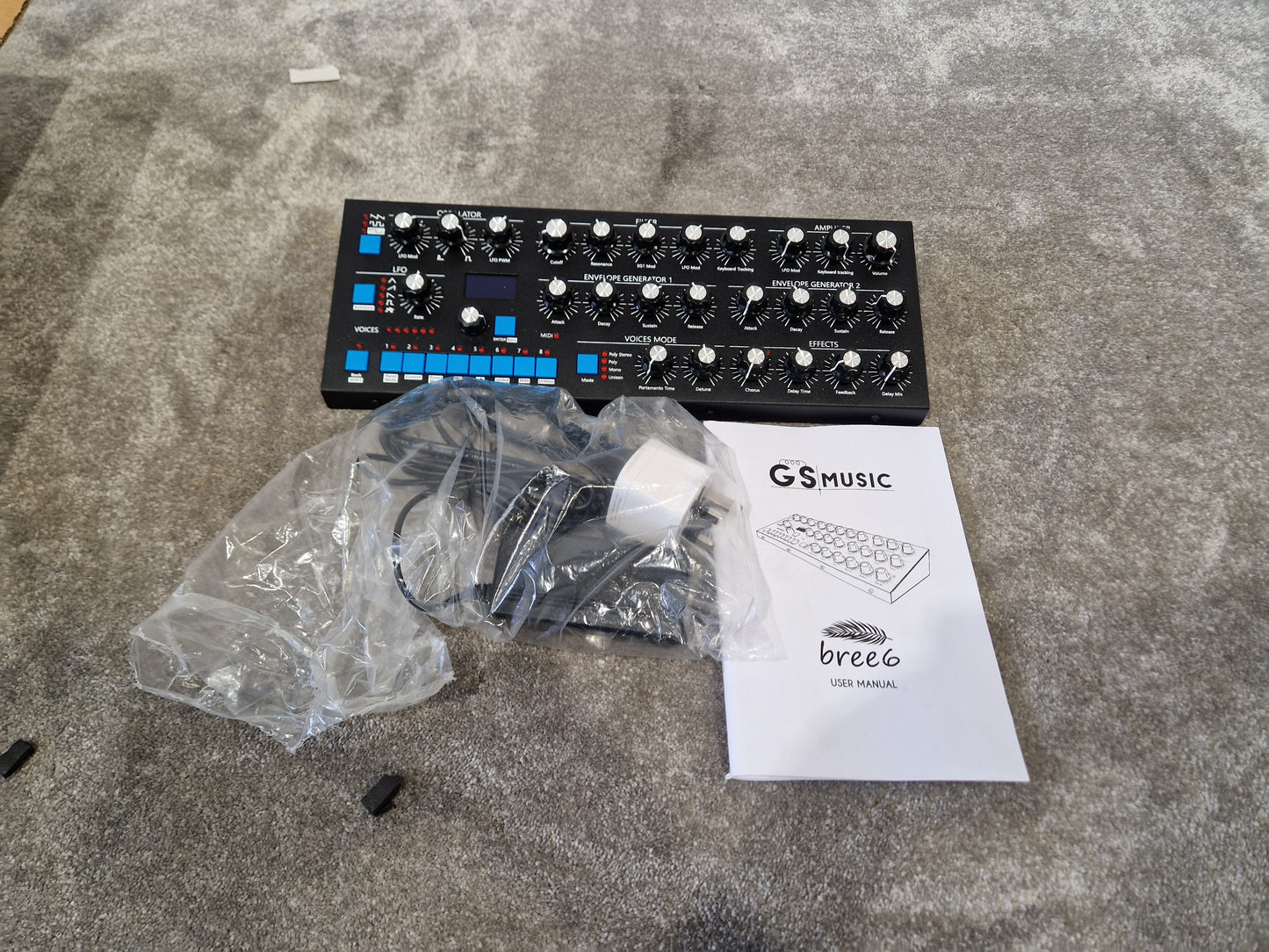 GS Music Bree6 Desktop Synthesizer – Analog Signal Path – 6-Voice Polyphony – Open Box New