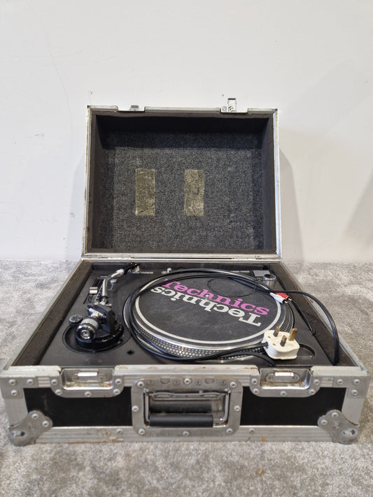 Technics SL-1210MK5 Turntable – Quartz Direct Drive – Road Case Included – Very Good