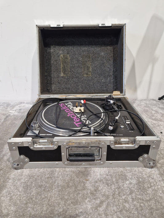 Technics SL-1210MK5 Turntable – Quartz Direct Drive – Road Case Included – Good